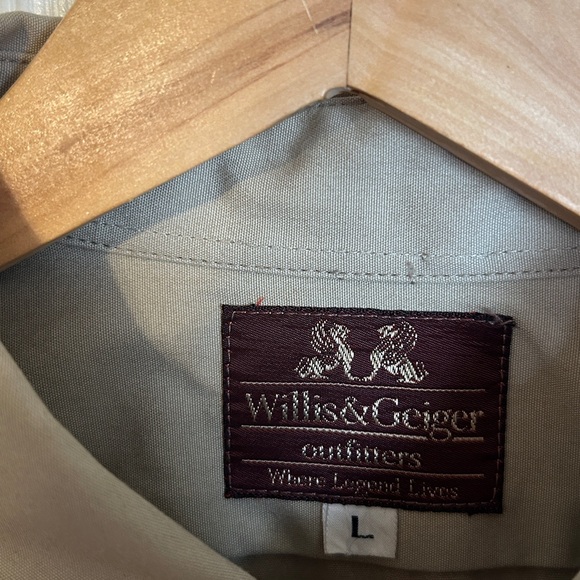 Willis & Geiger Men's Khaki hunting Shirt.Size L.Preowned, good condition - Picture 3 of 15